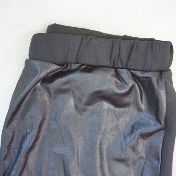 🌸 Leatherette Leggings - Picture 2 of 3